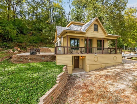 Photo of 622 Caldwell Street, Excelsior Springs, MO 64024 (MLS # 2645597)