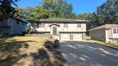 Photo of 1108 NE 10th Street, Blue Springs, MO 64014 (MLS # 2640543)