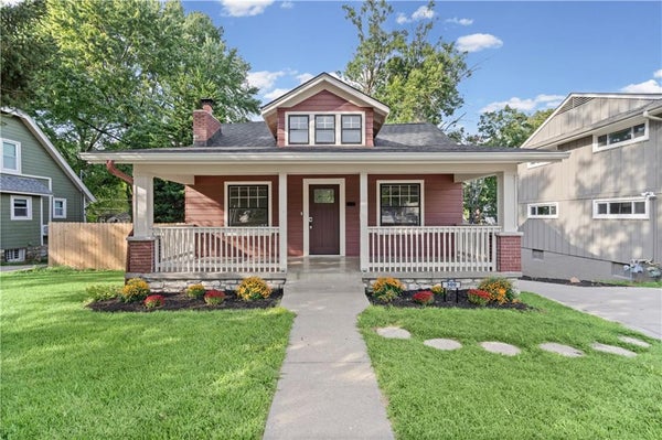 300 E 75TH ST, KANSAS CITY, MO 64114 - Image 4e2859cabe9f6f261db0d3aac86d8be3/2012065234