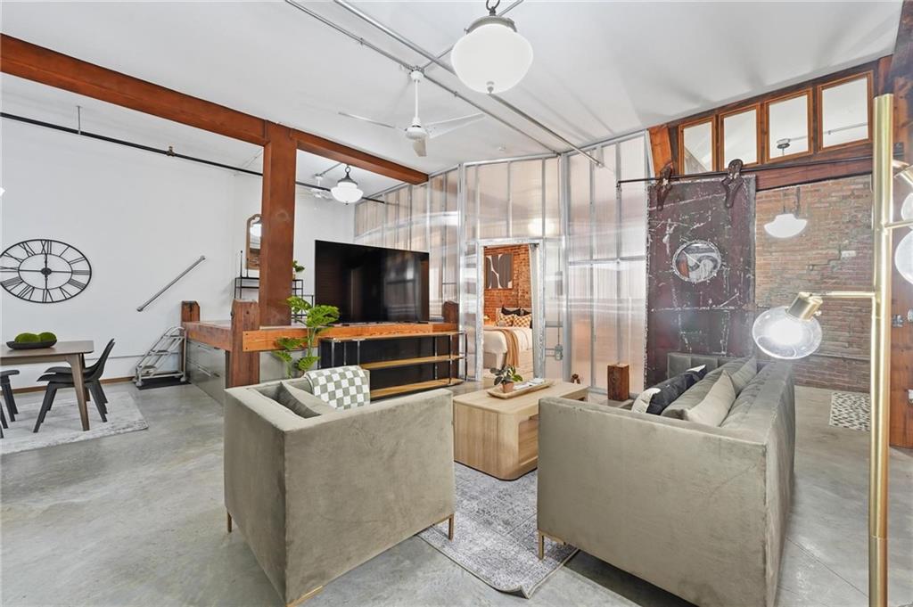 918 E 5th Street 8