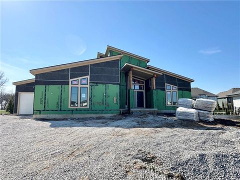 Photo of 17404 Bluejacket Street, Overland Park, KS 66221 (MLS # 2591107)