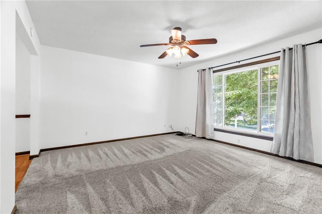 Photo of 1002 Dunwich Drive, Liberty, MO 64068 (MLS # 2619203)