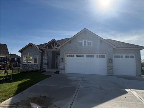 4604 NW Luna Piena Way Riverside MO 64150