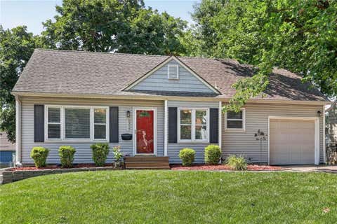 Photo of 5317 W 50th Terrace, Roeland Park, KS 66205 (MLS # 2630327)