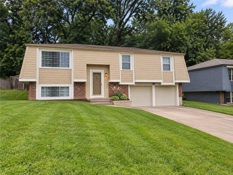 Photo of 6442 NW 49th Street, Kansas City, MO 64151 (MLS # 2643873)