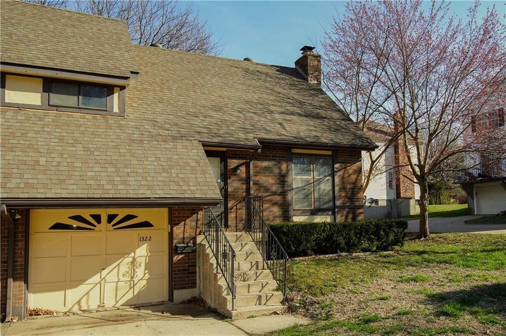 Photo of 1322 W 24th Street S, Independence, MO 64052 (MLS # 2607688)