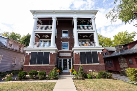 Photo of 3734 Wyoming Street #2S, Kansas City, MO 64111 (MLS # 2618905)