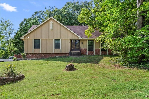 4724 MULLEN RD, SHAWNEE, KS 66216 - Image 4e83d28515a1ff3c4fbf014a761e1cd9/2907649984