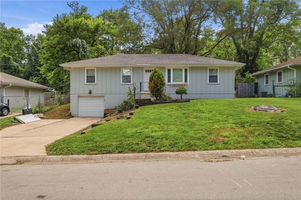 11016 HERRICK AVE, KANSAS CITY, MO 64134 - Image 4e8e76551737222ffc489e0b84975e9a/87557448