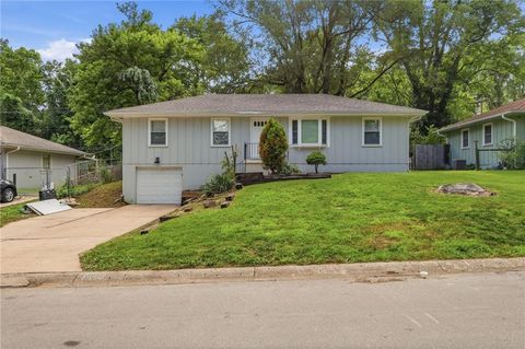 Photo of 11016 Herrick Avenue, Kansas City, MO 64134 (MLS # 2627554)