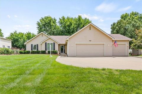 Photo of 1905 River Ridge Road, Lawrence, KS 66044 (MLS # 2627193)