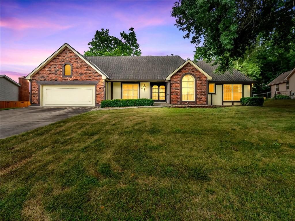 Photo of 907 N Forest Lane, Liberty, MO 64068 (MLS # 2572156)
