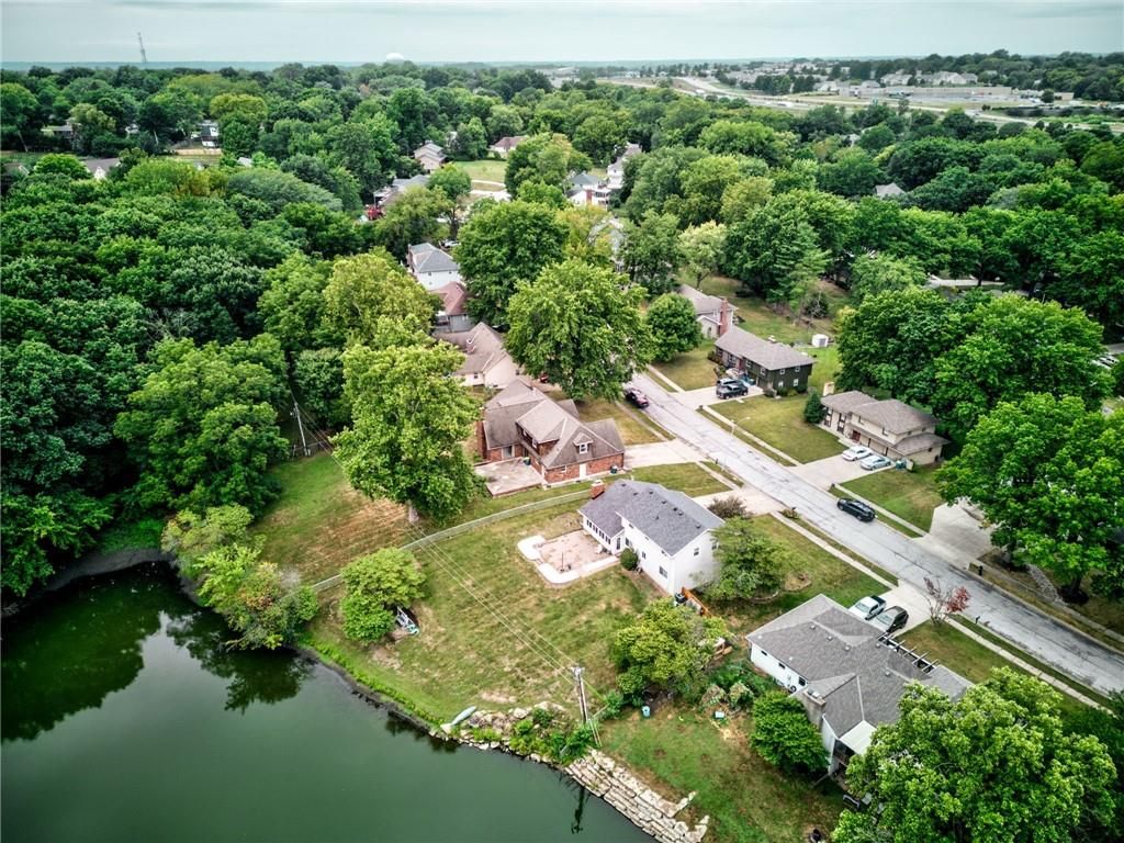 Photo of 907 N Forest Lane, Liberty, MO 64068 (MLS # 2572156)