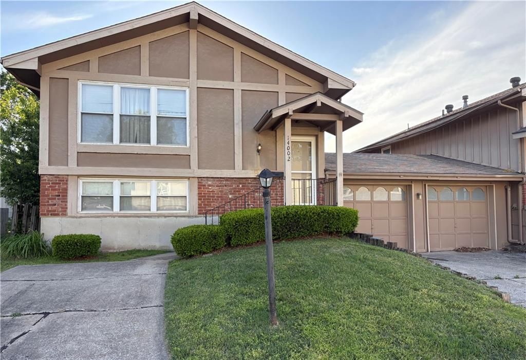 Photo of 14002 BALLANTRAE Drive, Grandview, MO 64030 (MLS # 2618757)