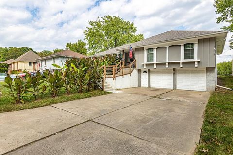 12943 Sycamore Avenue, Grandview, MO 64030 - #: 2571421