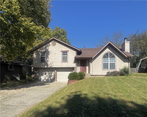 Photo of 1211 SW Hillcrest Drive, Blue Springs, MO 64015 (MLS # 2646455)