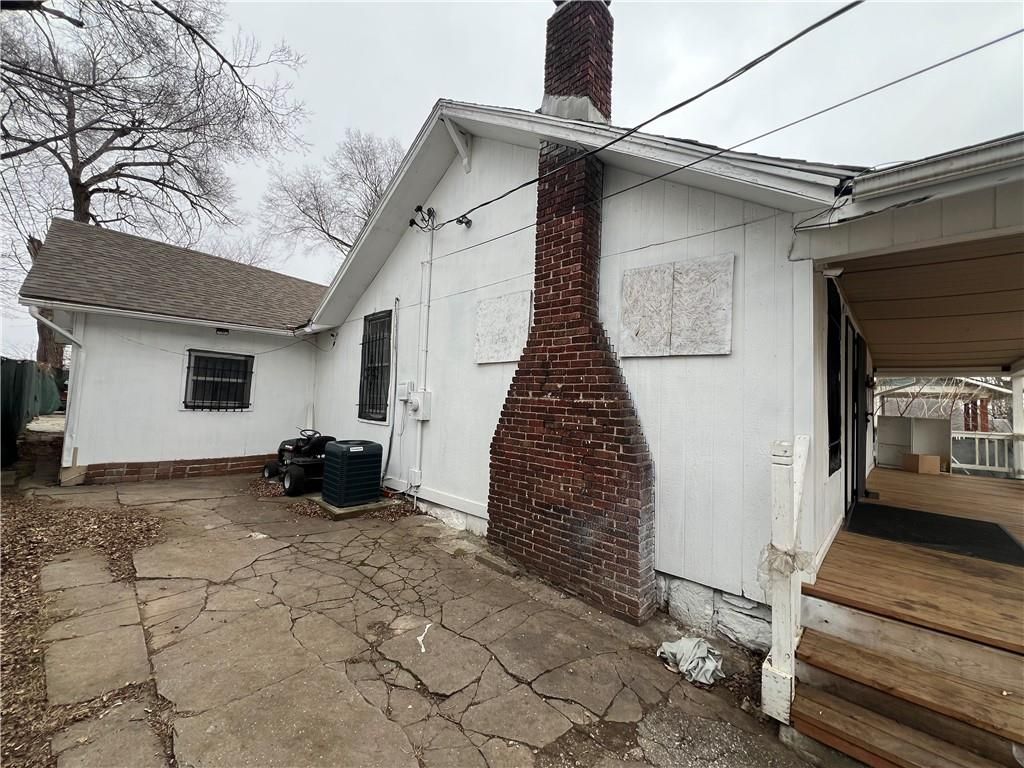 Photo of 417 Wallace Avenue, Kansas City, MO 64125 (MLS # 2598124)