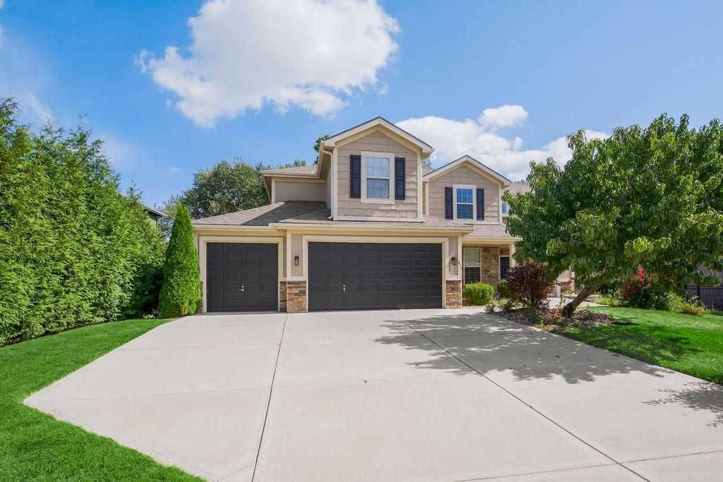 Photo of 875 Clearview Drive, Lansing, KS 66043 (MLS # 2607466)