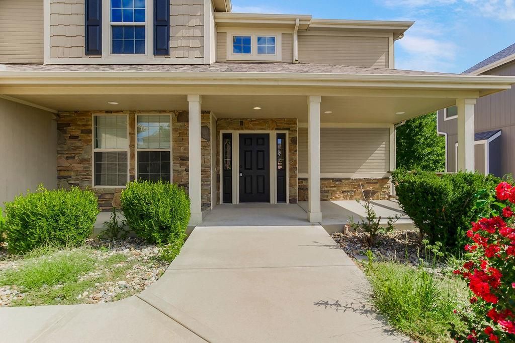 Photo of 875 Clearview Drive, Lansing, KS 66043 (MLS # 2607466)