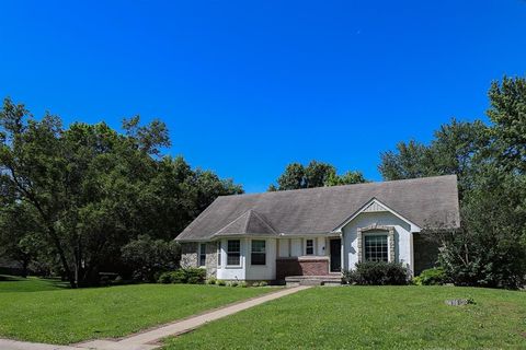 1313 NW 12th Street Blue Springs MO 64015