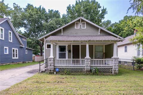Photo of 529 W Forest Street, Pittsburg, KS 66762 (MLS # 2633620)
