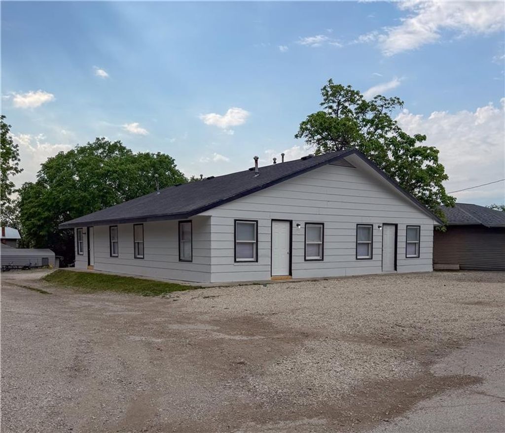 Photo of 403 N Broadway Square, Princeton, MO 64683 (MLS # 2623209)