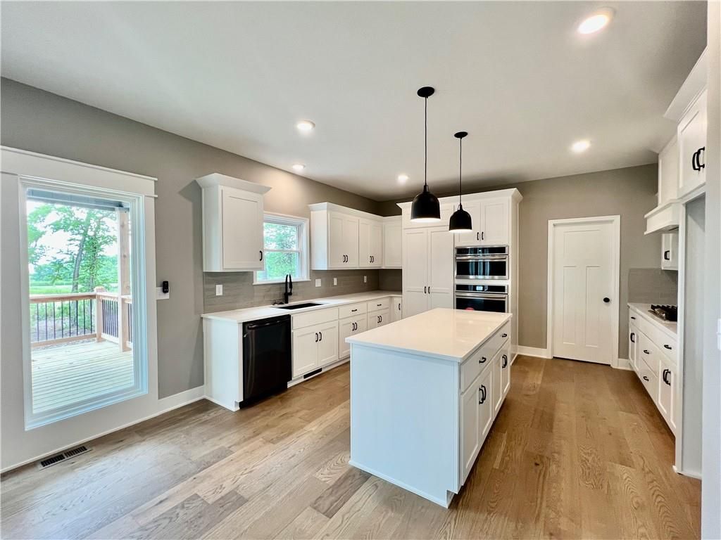 Photo of 1972 Longview Drive, Liberty, MO 64068 (MLS # 2602403)