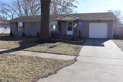113 W Apache Lane Gardner KS 66030