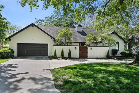 Photo of 12600 Overbrook Road, Leawood, KS 66209 (MLS # 2620024)