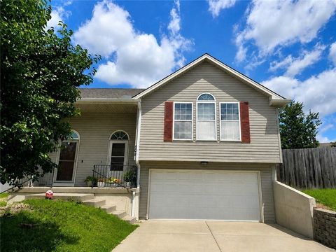 Photo of 508 NW 71st Terrace, Kansas City, MO 64118 (MLS # 2627203)