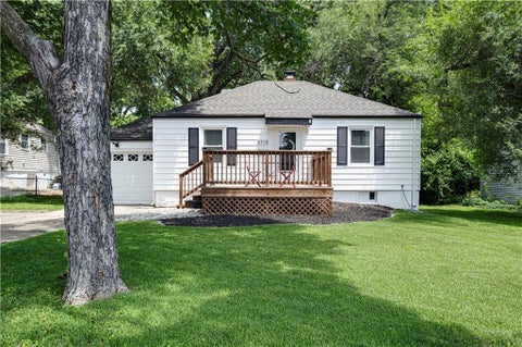 Photo of 5712 W 55th Street, Mission, KS 66202 (MLS # 2628762)