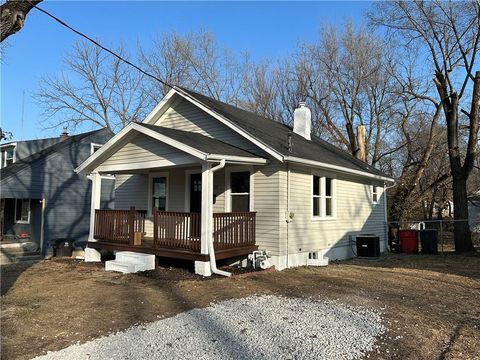 1215 S Pleasant Street Independence MO 64055