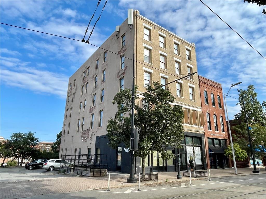 509 Delaware Street 402