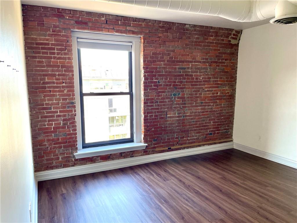 509 Delaware Street 402
