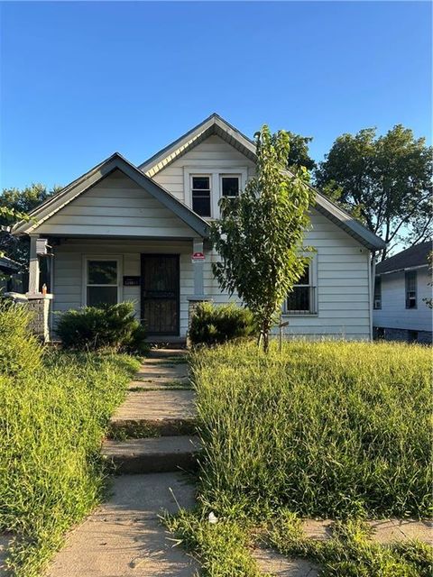 5211 E 28th Street, Kansas City, MO 64127 - #: 2581073