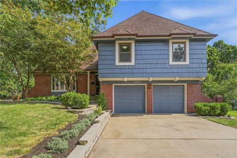 Photo of 10713 W 98th Street, Overland Park, KS 66214 (MLS # 2634987)