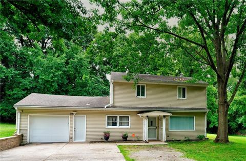 Photo of 4413 N Bellefontaine Avenue, Kansas City, MO 64117 (MLS # 2628413)