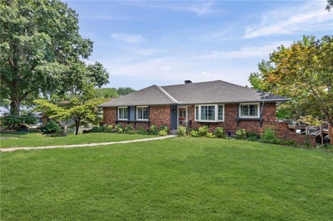 Photo of 6829 Lakeshore Drive, Raytown, MO 64133 (MLS # 2631429)