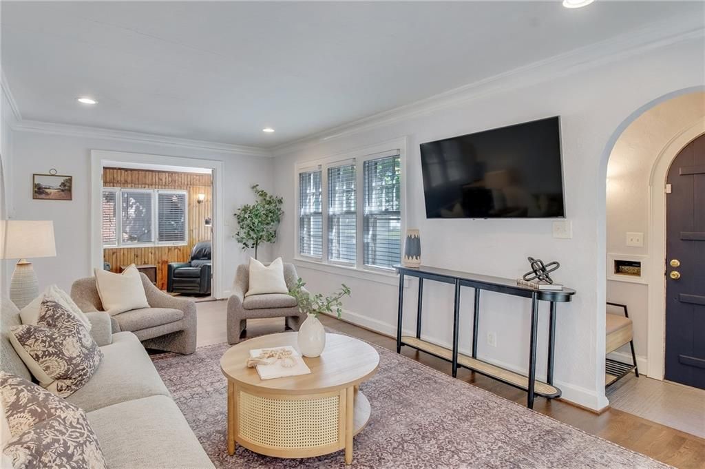 Photo of 6 E 70th Terrace, Kansas City, MO 64113 (MLS # 2618124)