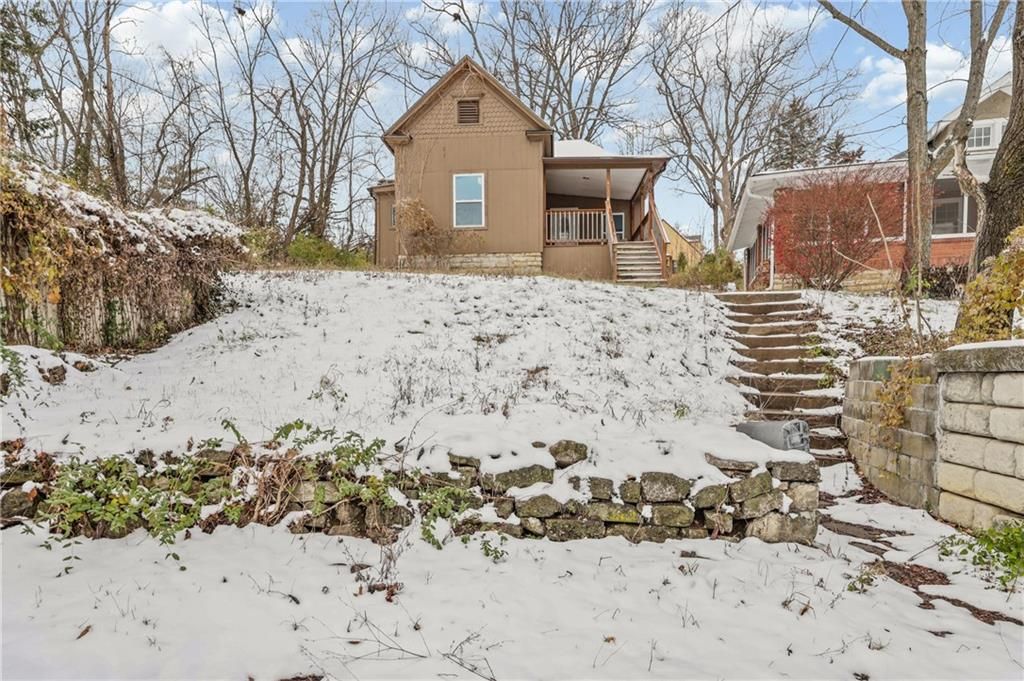 Photo of 610 ST LOUIS Avenue, Excelsior Springs, MO 64024 (MLS # 2592348)