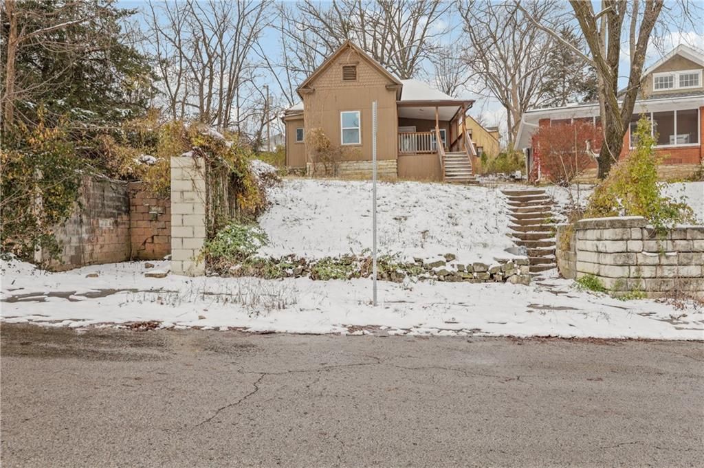 Photo of 610 ST LOUIS Avenue, Excelsior Springs, MO 64024 (MLS # 2592348)