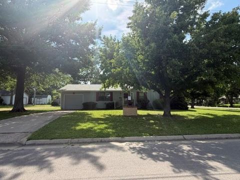 Photo of 904 S 6th Street, Burlington, KS 66839 (MLS # 2629662)