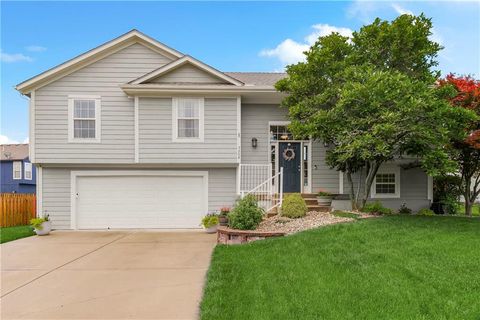 Photo of 3208 SW Damon Lane, Lees Summit, MO 64082 (MLS # 2625128)