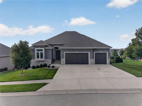 Photo of 12827 W 172nd Terrace, Overland Park, KS 66221 (MLS # 2646789)