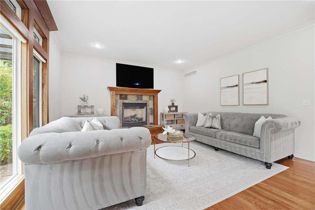 4922 W 155 Terrace