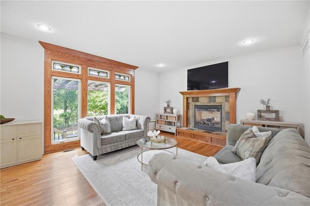 4922 W 155 Terrace