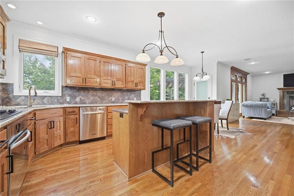 4922 W 155TH TER, OVERLAND PARK, KS 66224 - Image 504bbecaddc65a7cc4c7ecd055589e2f/4140307398