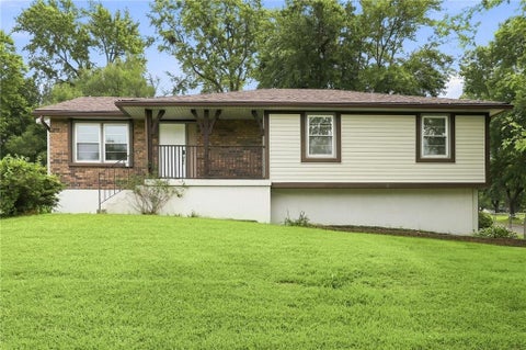 Photo of 1601 N Glen Ellyn Street, Independence, MO 64056 (MLS # 2647652)