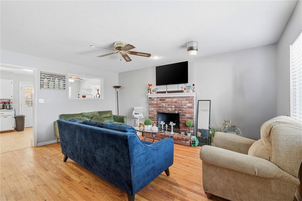 1409 - 1411 E Ridgeway Drive