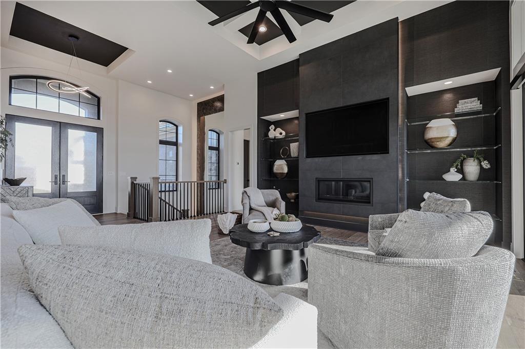 5818 N Lucerne Avenue